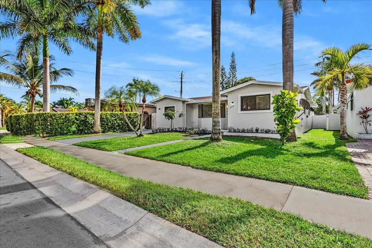 Photo 2 at 1004 Johnson Street, Hollywood