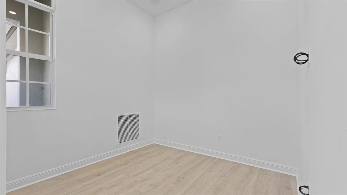Photo 7 at 4958 Rivo Alto Circle, Westlake
