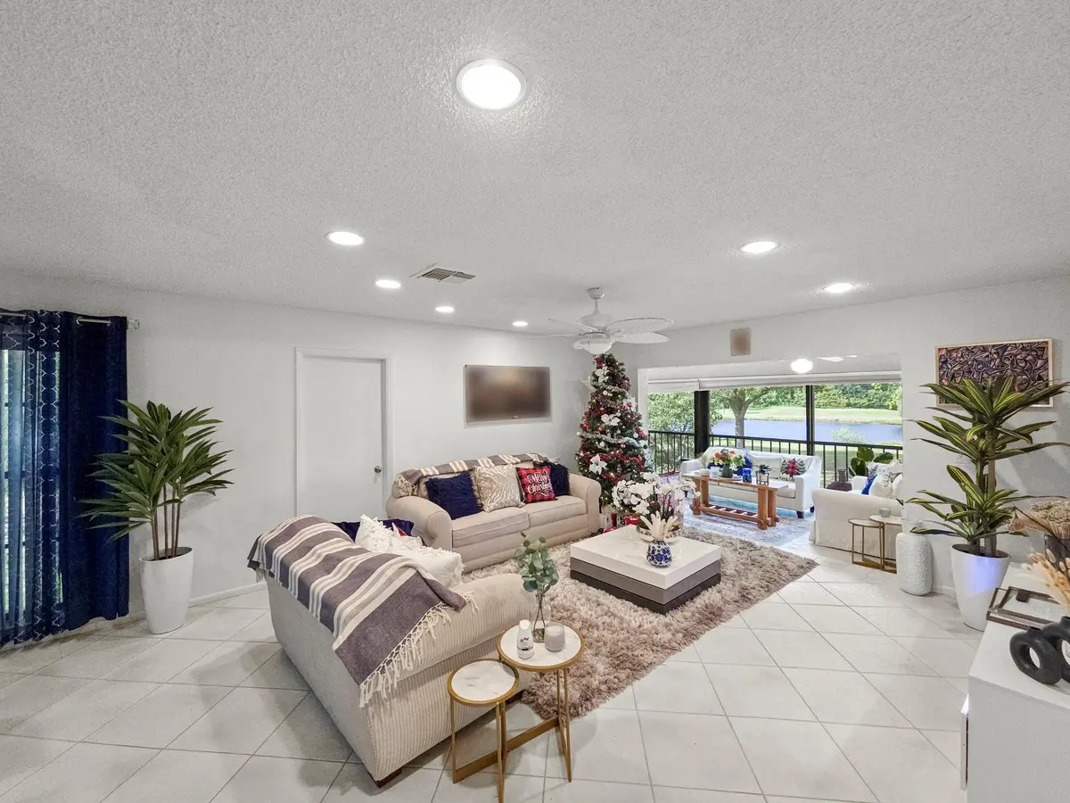Photo 1 at 9286 Vista Del Lago 35b, Boca Raton