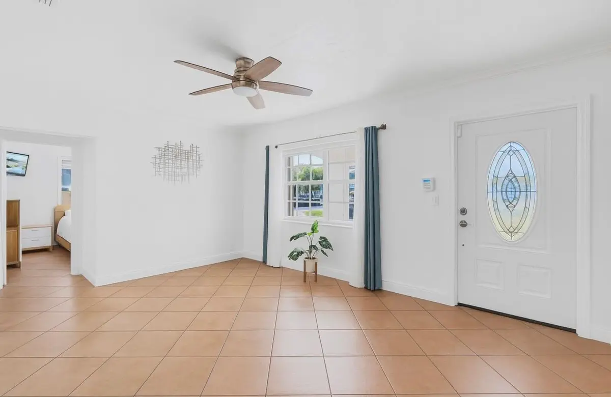 Living Room at 31 Miami Gardens Road, West Park