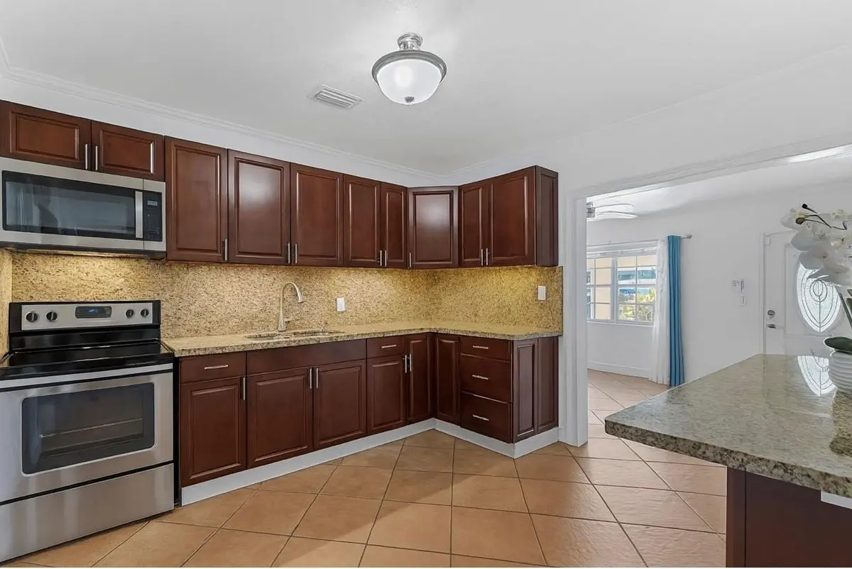 Kitchen at 31 Miami Gardens Road, West Park