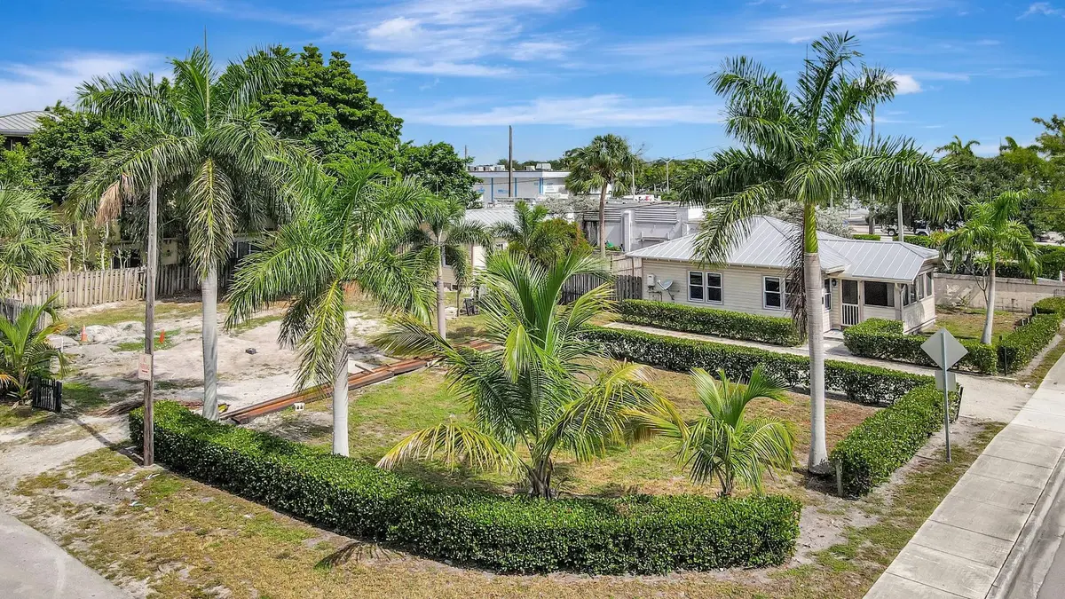 Photo 1 at 11 SW 11th Avenue, Fort Lauderdale