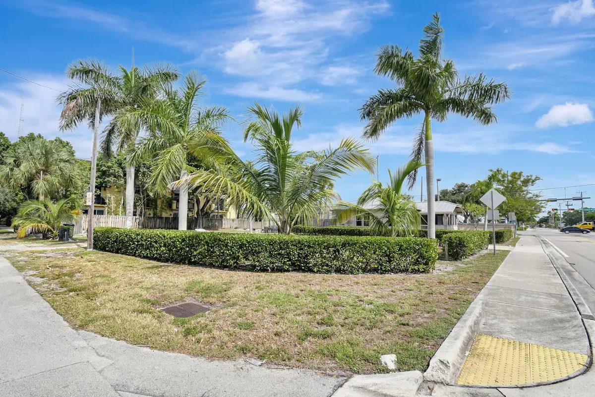 Photo 2 at 11 SW 11th Avenue, Fort Lauderdale