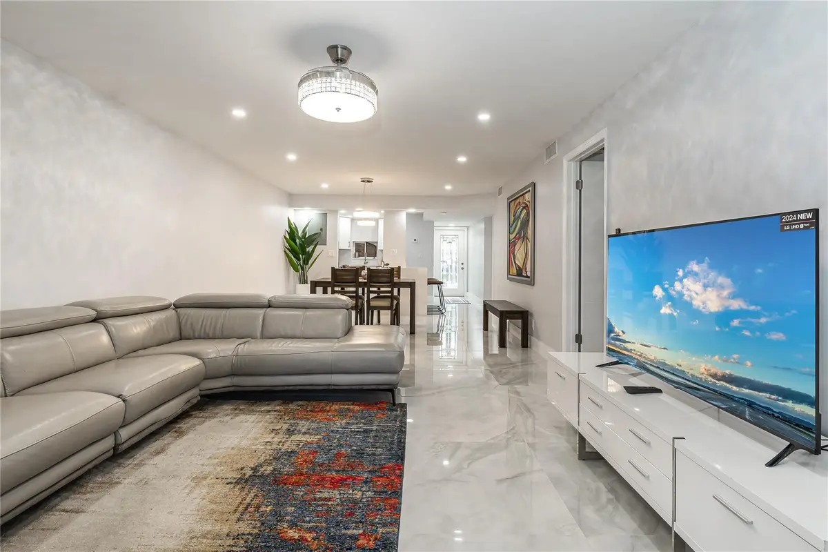 Photo 2 at 9523 S Hollybrook Lake Drive 102, Pembroke Pines