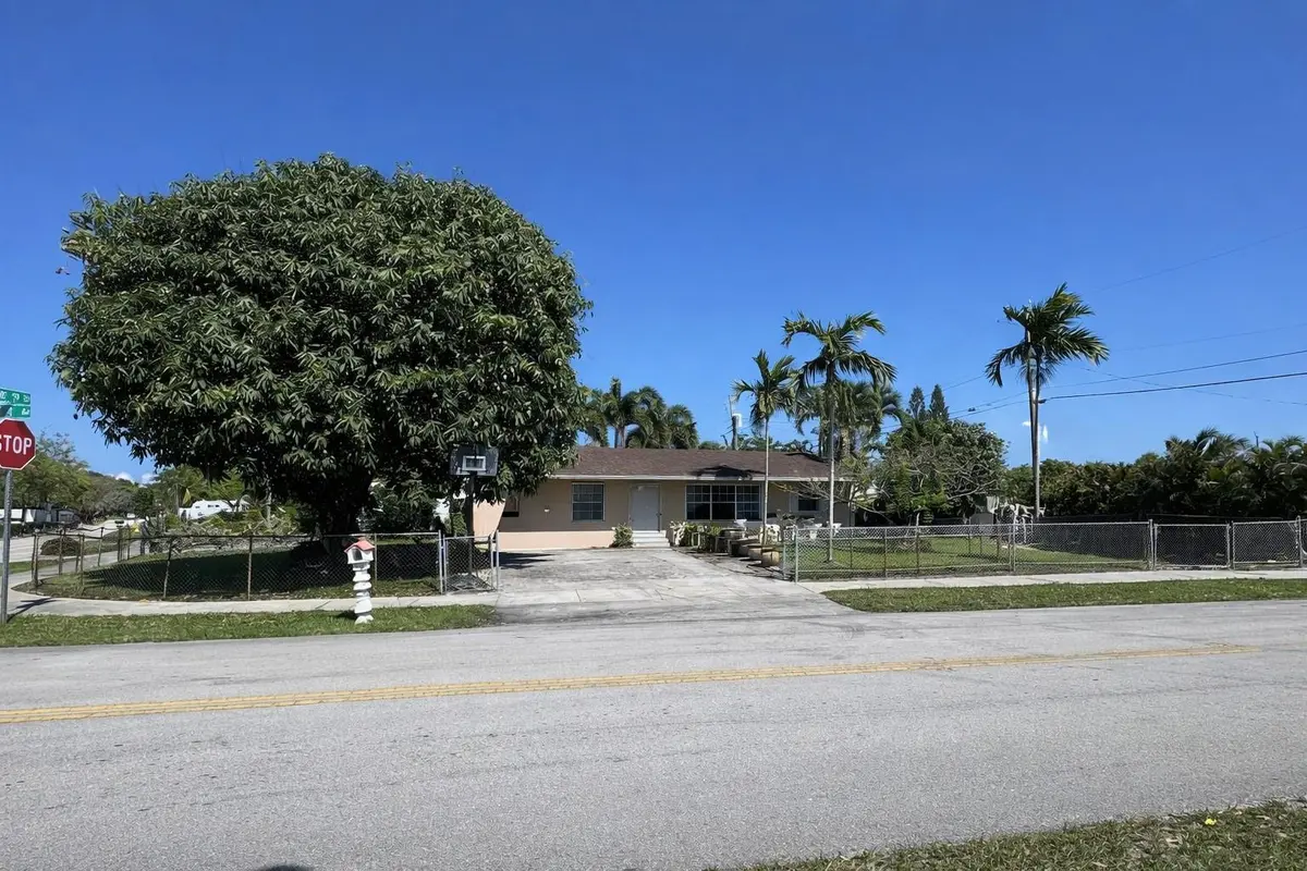 Photo 2 at 500 NE 59th Street, Oakland Park