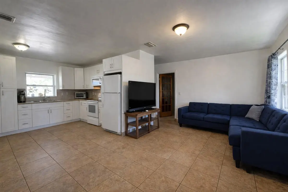 Photo 3 at 500 NE 59th Street, Oakland Park