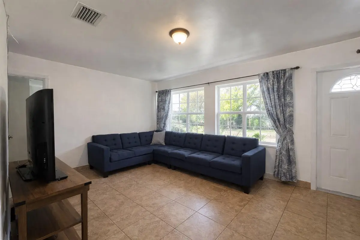 Photo 4 at 500 NE 59th Street, Oakland Park
