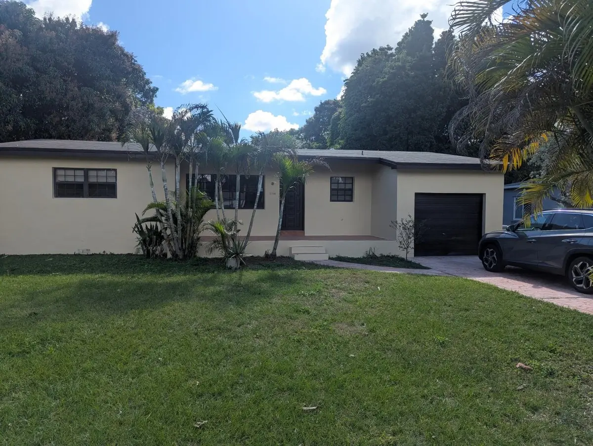 Photo 2 at 2708 Adams Street, Hollywood
