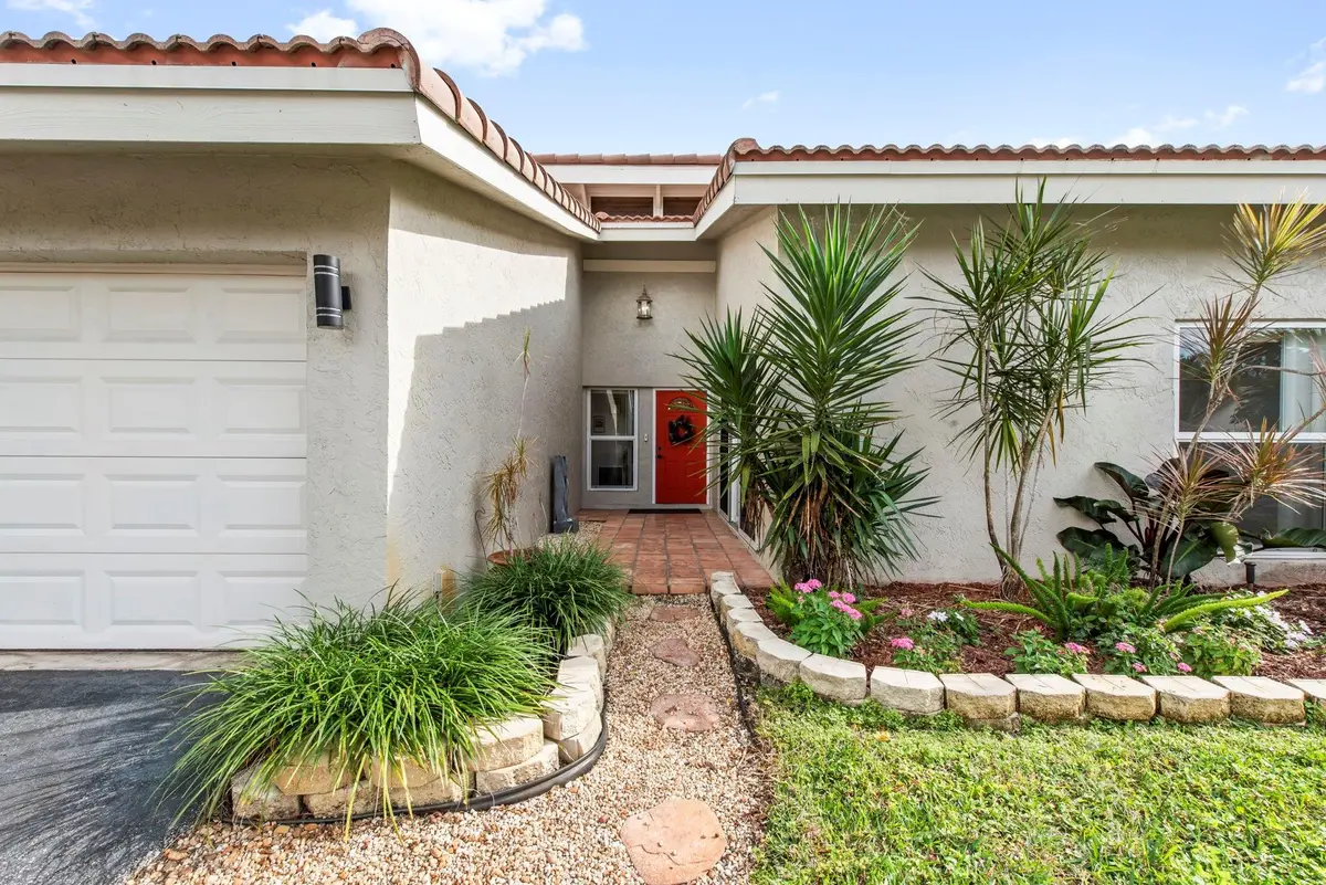 Photo 3 at 1621 Riverwood Lane, Coral Springs