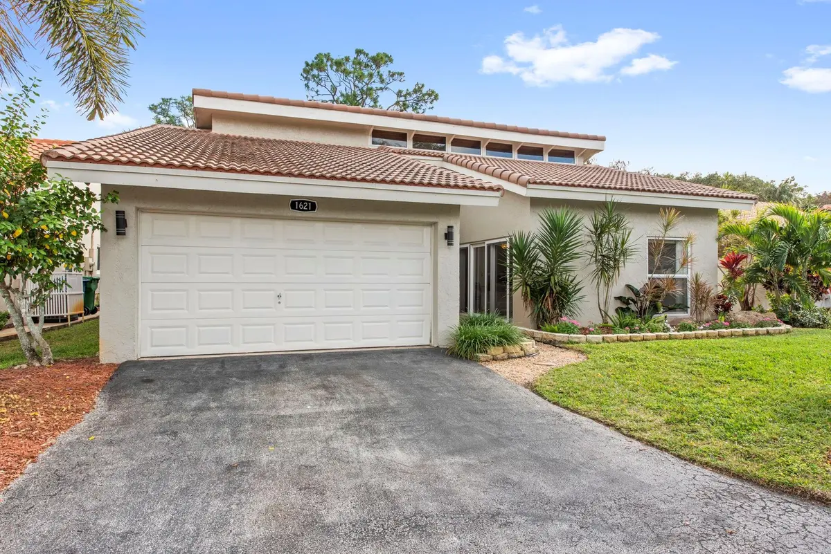Photo 2 at 1621 Riverwood Lane, Coral Springs