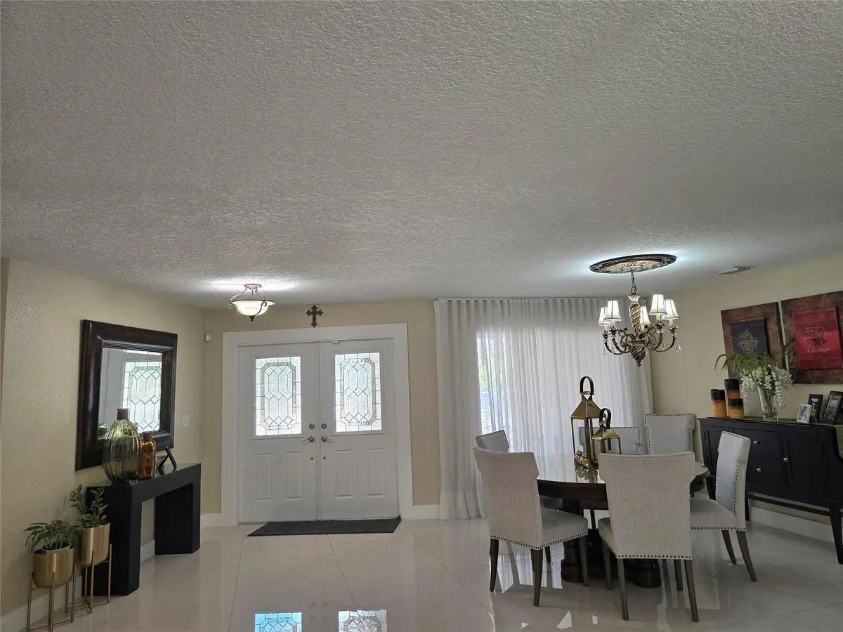 Photo 6 at 400 Bonaventure Boulevard, Weston