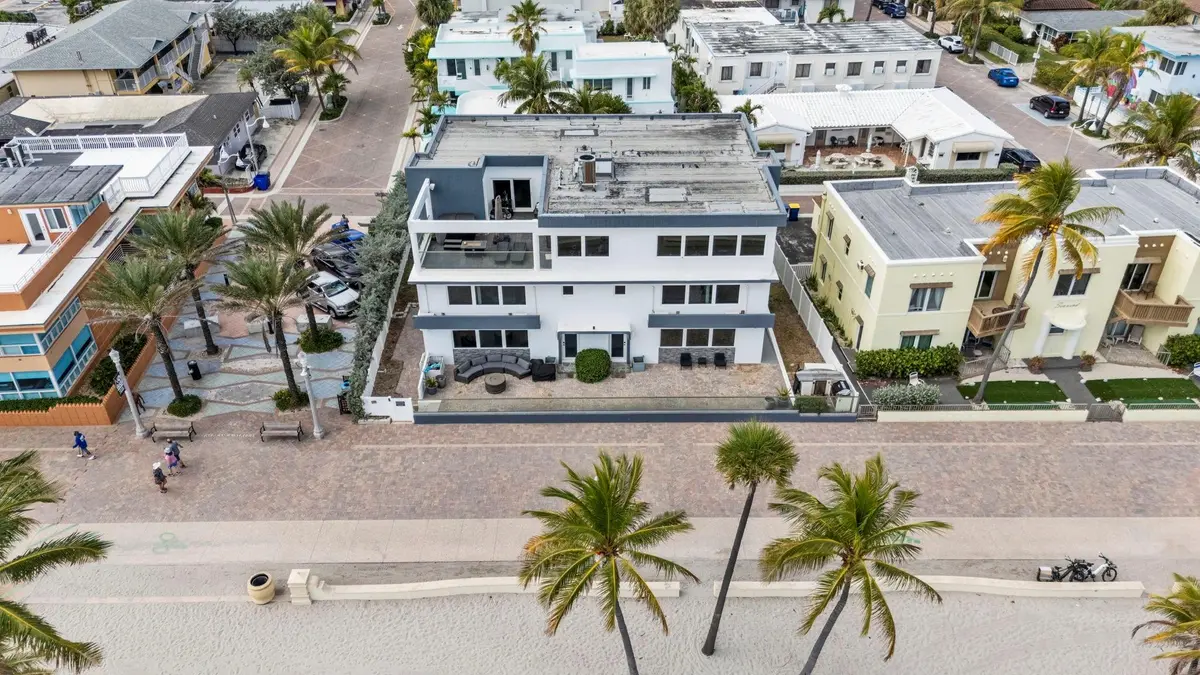 Photo 7 at 2201 N Surf Road, Hollywood