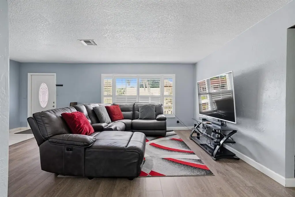 Photo 7 at 9407 NW 70th Place, Tamarac