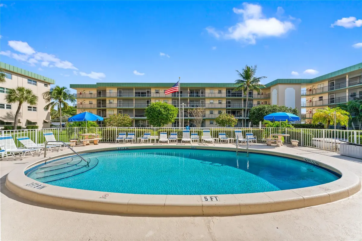 POOL at 804 SE 7th Street 404, Deerfield Beach