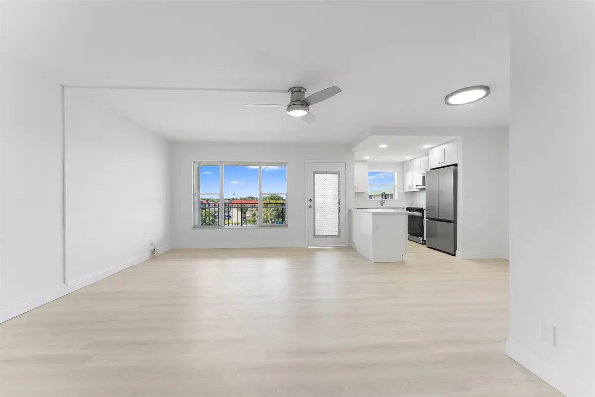 LIVING ROOM at 804 SE 7th Street 404, Deerfield Beach