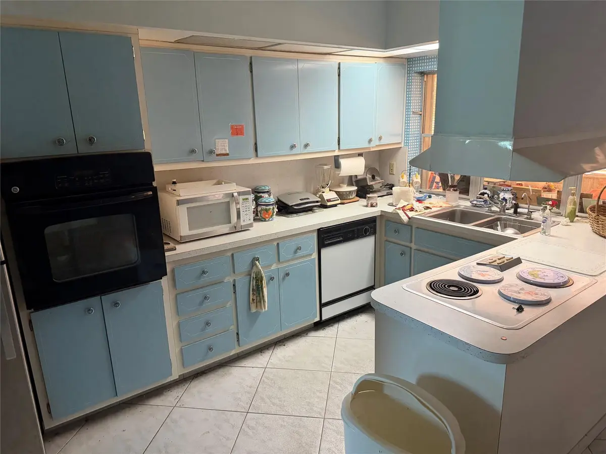 Photo 7 at 8230 SW 87th Terrace, Miami