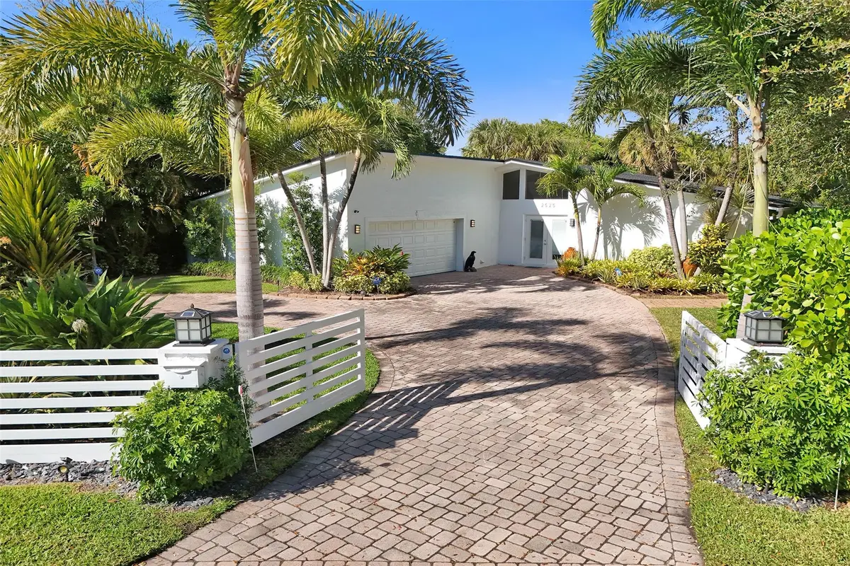 Photo 5 at 2525 SE 7th Drive, Pompano Beach