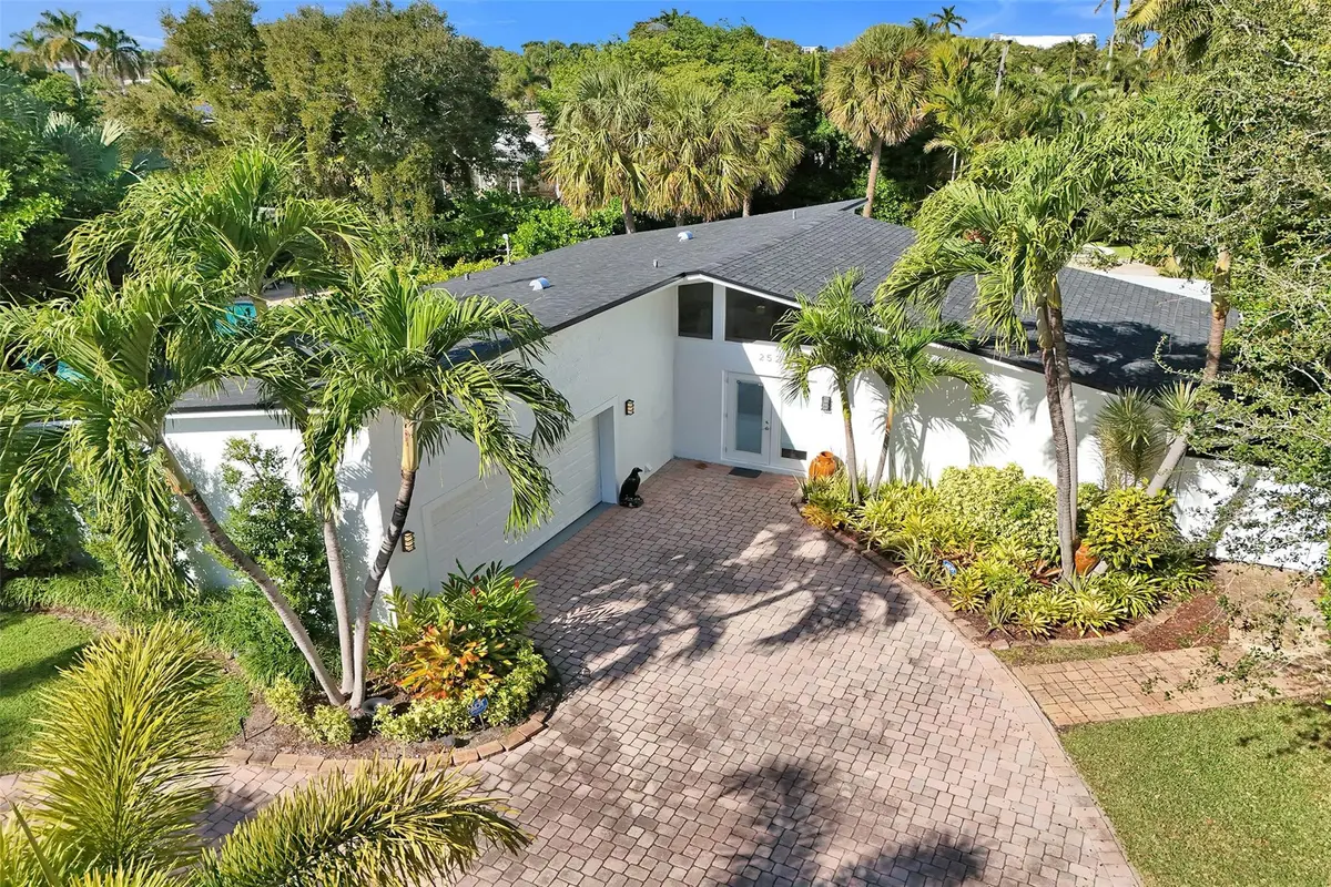 Photo 6 at 2525 SE 7th Drive, Pompano Beach