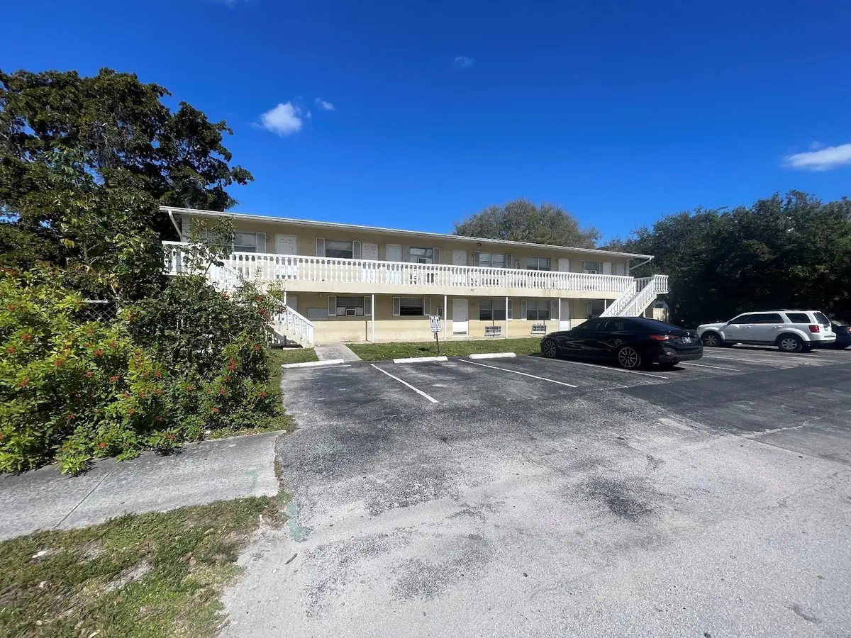 Photo 2 at 751 NW 5th Street, Fort Lauderdale