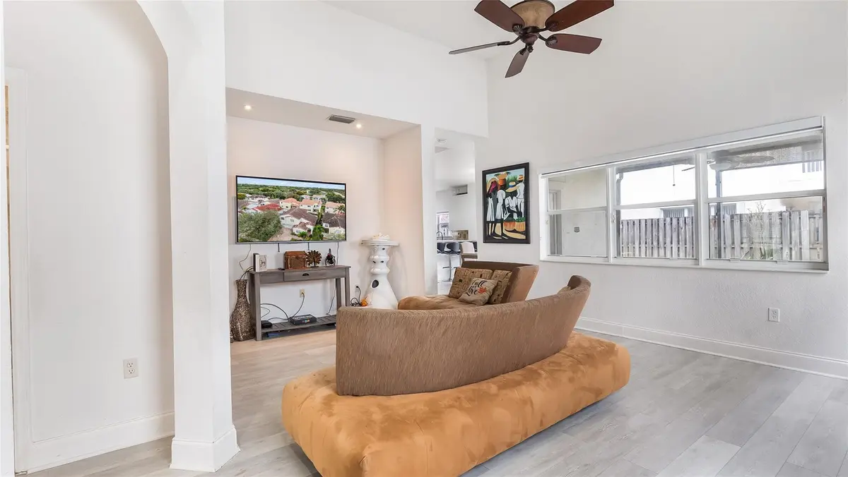 Photo 8 at 7479 NW 17th Drive, Pembroke Pines