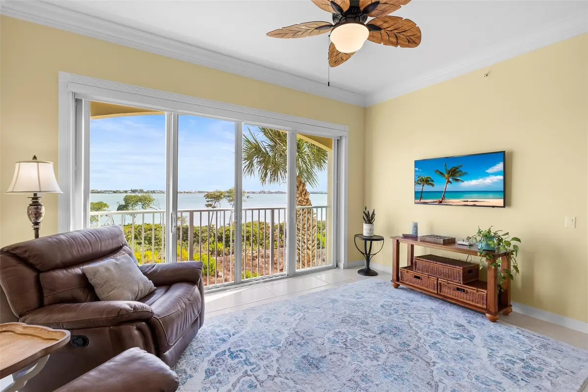 Photo 6 at 21 Harbour Isle Drive 203, Hutchinson Island
