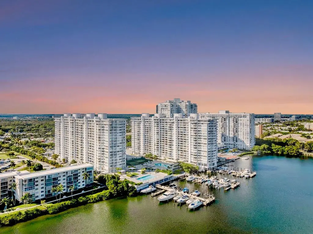 Photo 3 at 18031 Biscayne Boulevard 1104, Aventura
