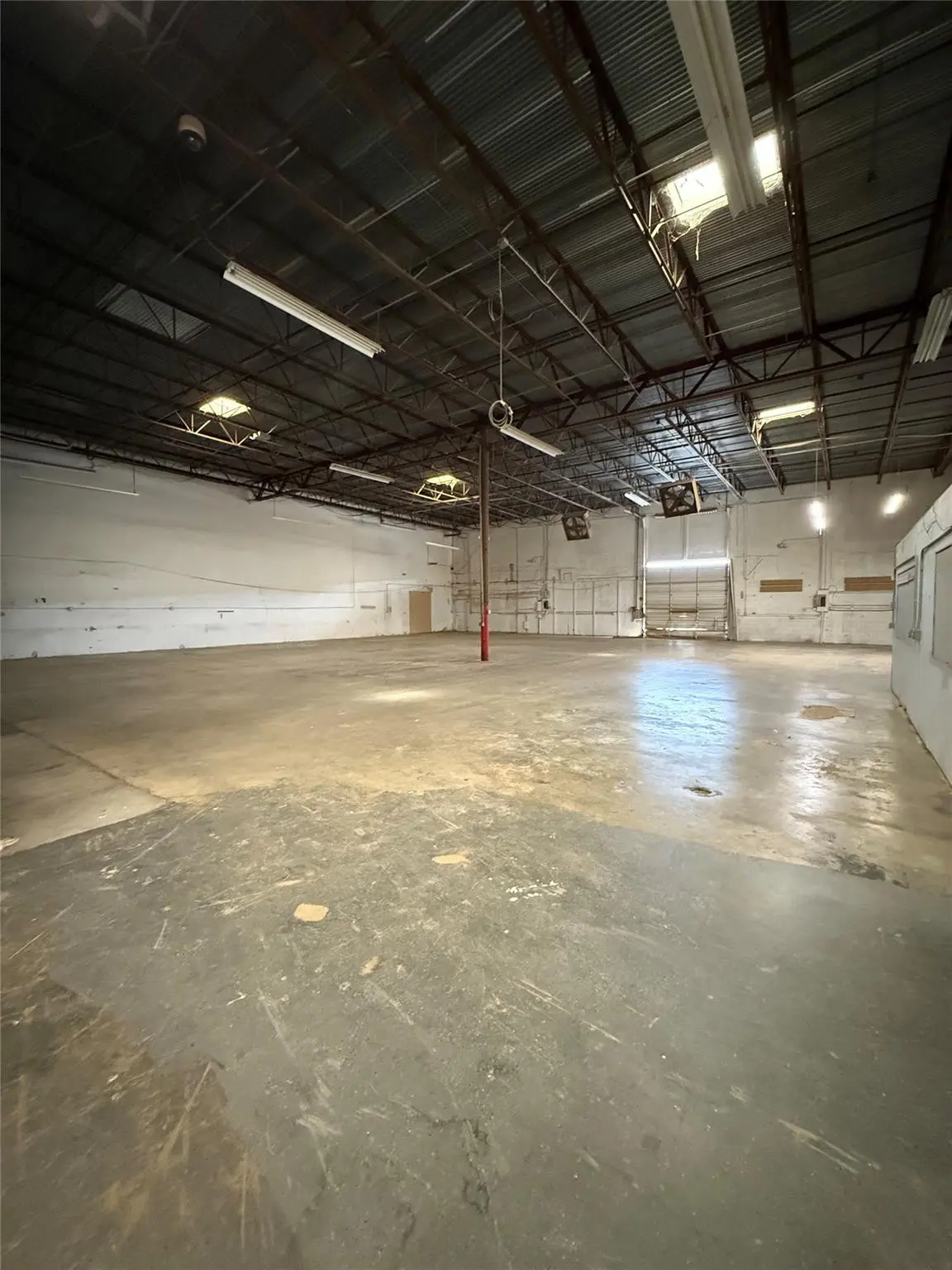 Photo 5 at 3600 NE 4th Avenue, Oakland Park