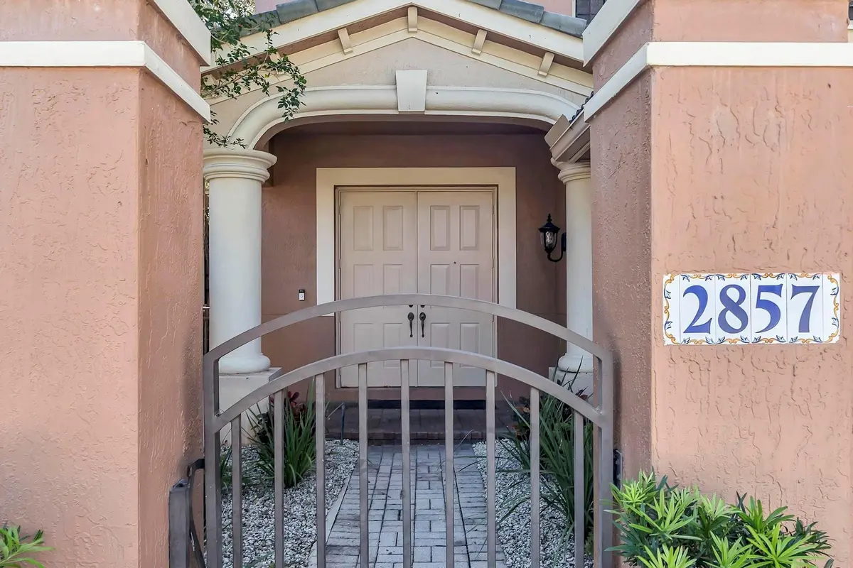 Photo 4 at 2857 Kinsington Circle 17-4, Weston