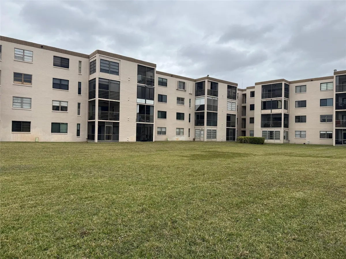 Photo 4 at 9300 SW 8th Street 215, Boca Raton