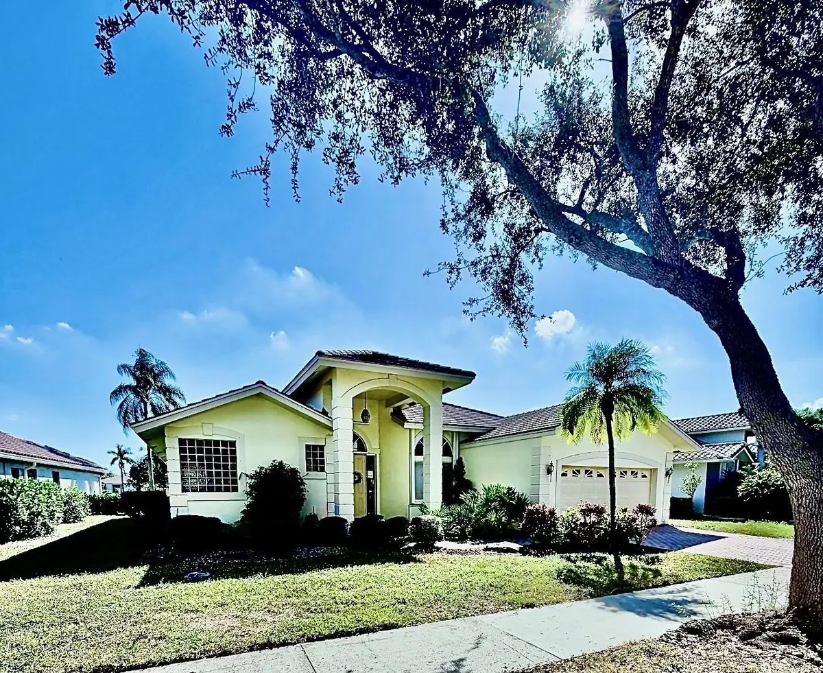 Photo 1 at 2800 Oakbrook Lane, Weston
