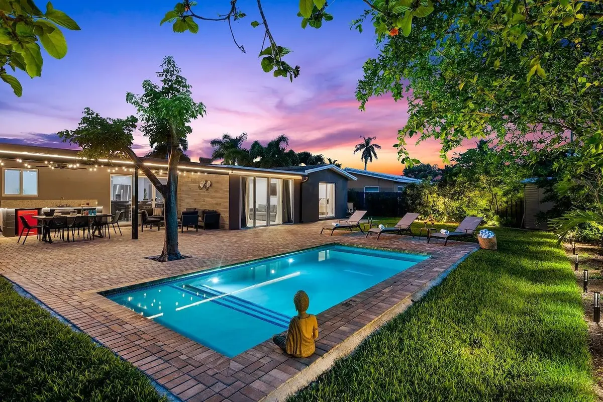 Solar heated pool at 4311 NE 15th Avenue, Oakland Park