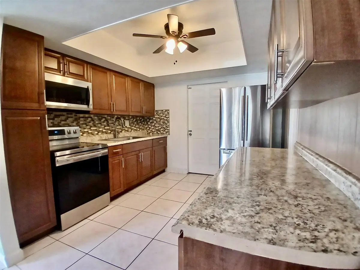 Photo 2 at 330 NW 205th Terrace, Miami Gardens