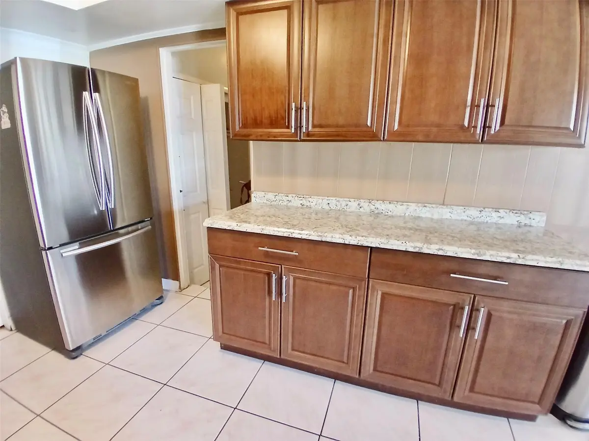 Photo 4 at 330 NW 205th Terrace, Miami Gardens