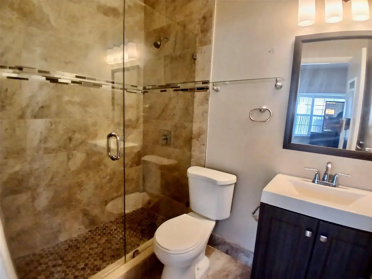 Photo 5 at 330 NW 205th Terrace, Miami Gardens