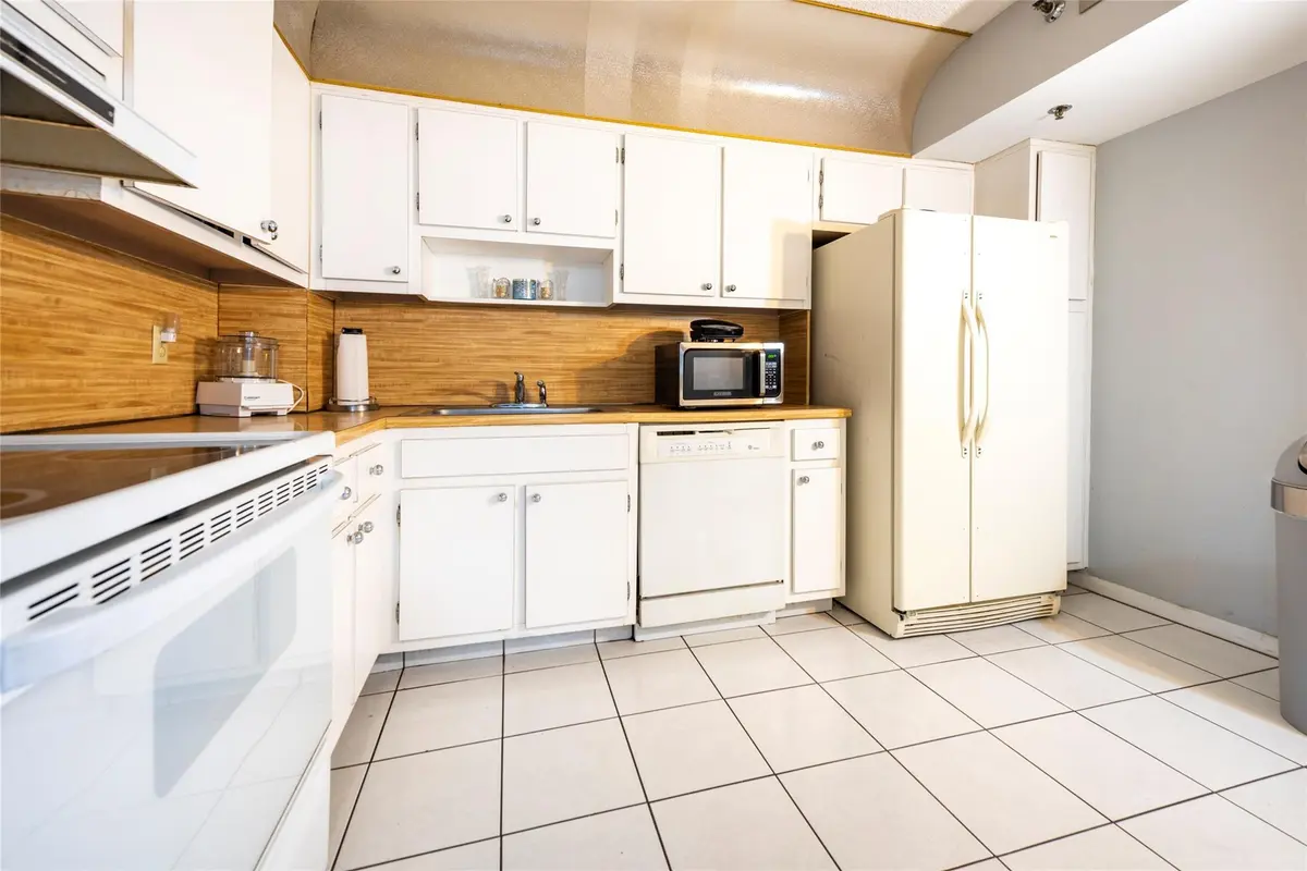 Kitchen at 3850 Washington Street 710, Hollywood
