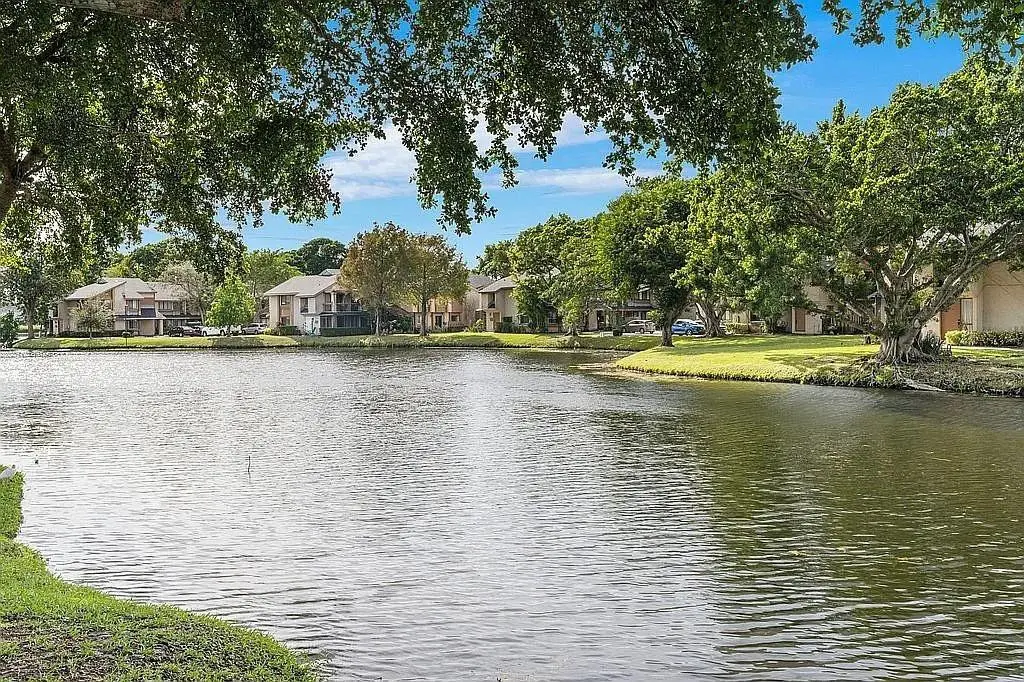 Photo 2 at 9370 SW 1st Street 106, Plantation