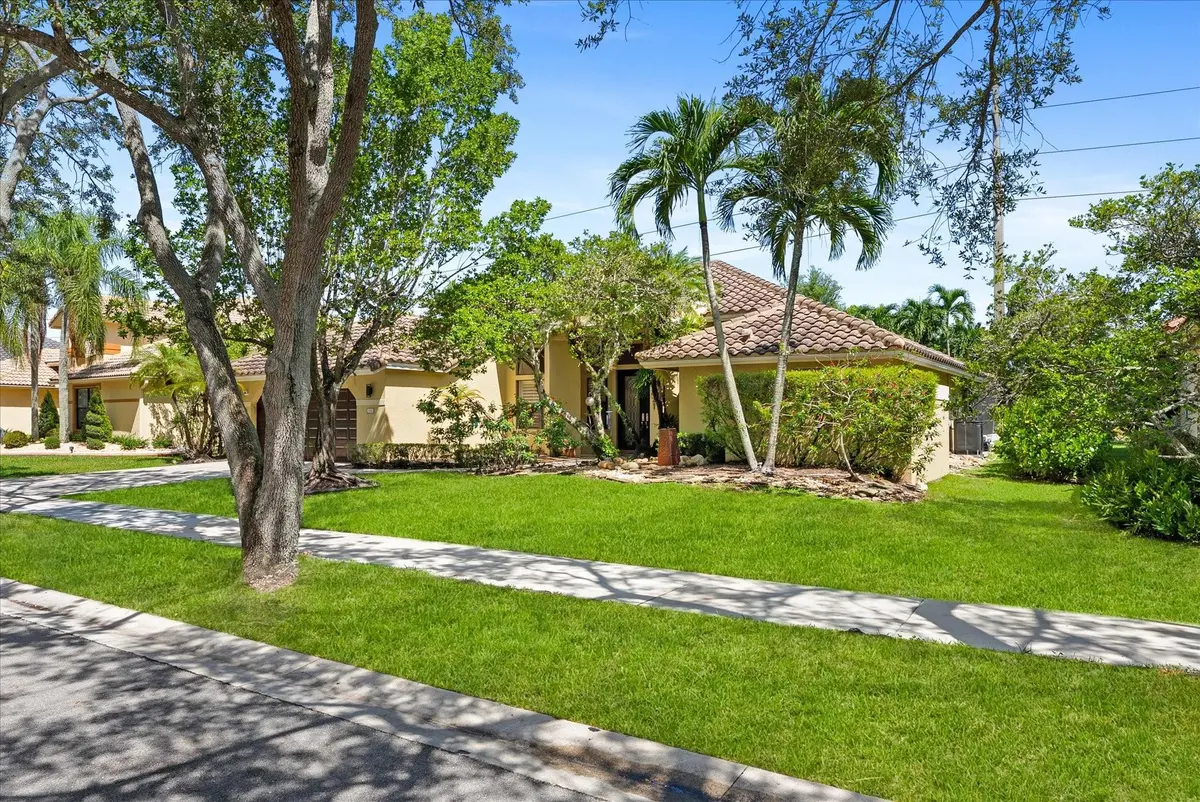 Photo 3 at 1115 Creekford Drive, Weston
