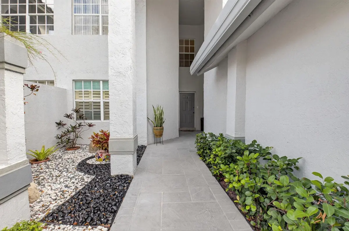 Photo 3 at 11586 Briarwood Circle 4, Boynton Beach