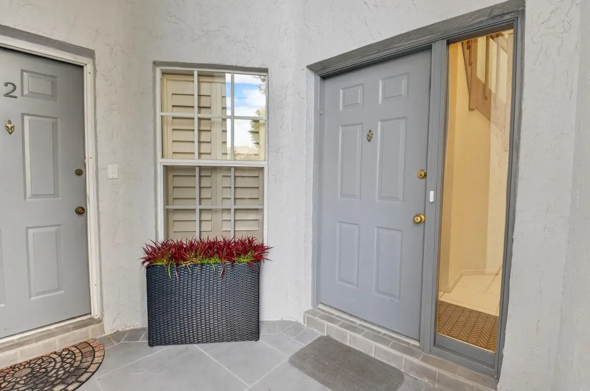 Photo 4 at 11586 Briarwood Circle 4, Boynton Beach