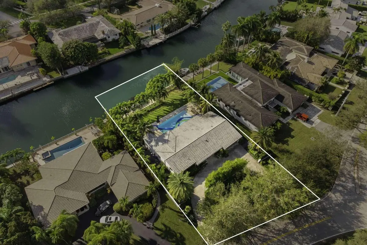 Photo 1 at 4950 Riviera Drive, Coral Gables