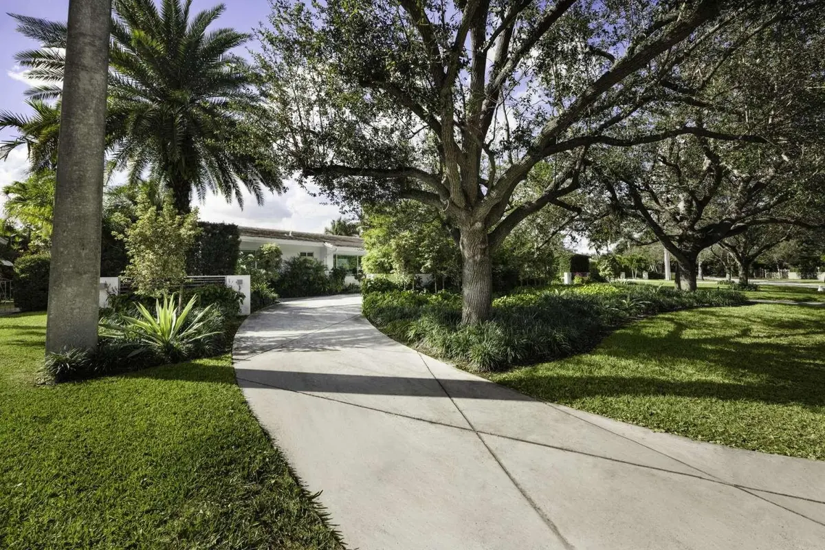 Photo 4 at 4950 Riviera Drive, Coral Gables