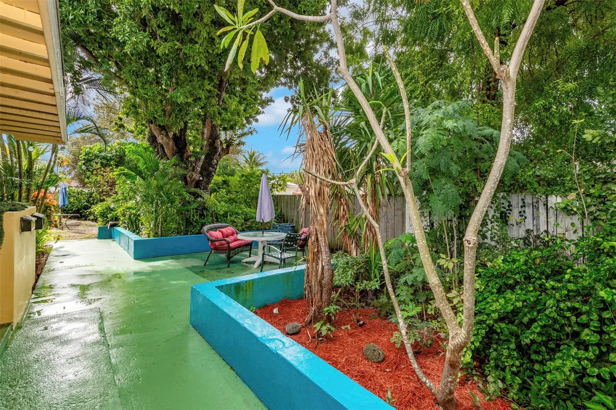 Photo 5 at 255 SW 15th Street, Dania Beach