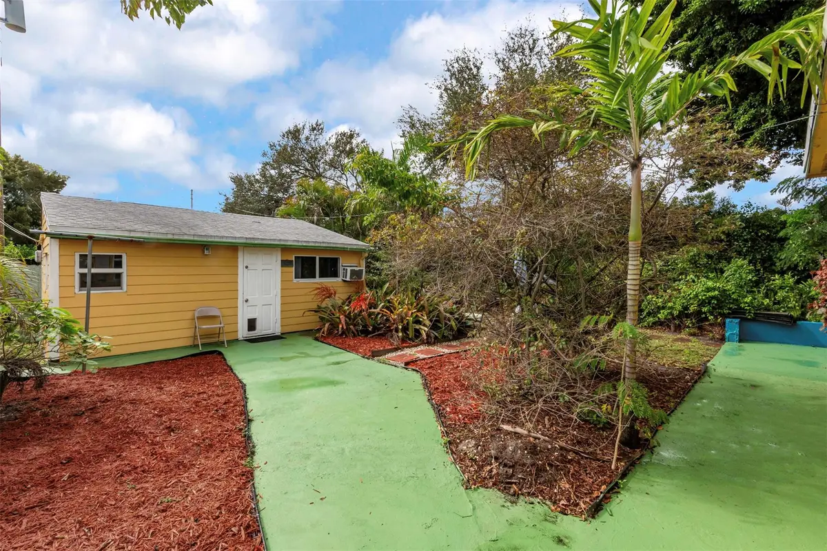Photo 7 at 255 SW 15th Street, Dania Beach