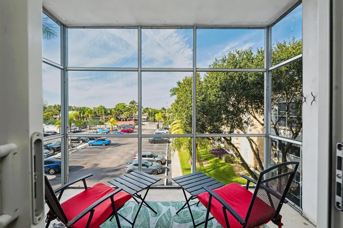 Photo 8 at 3000 NE 16th Avenue 305, Oakland Park