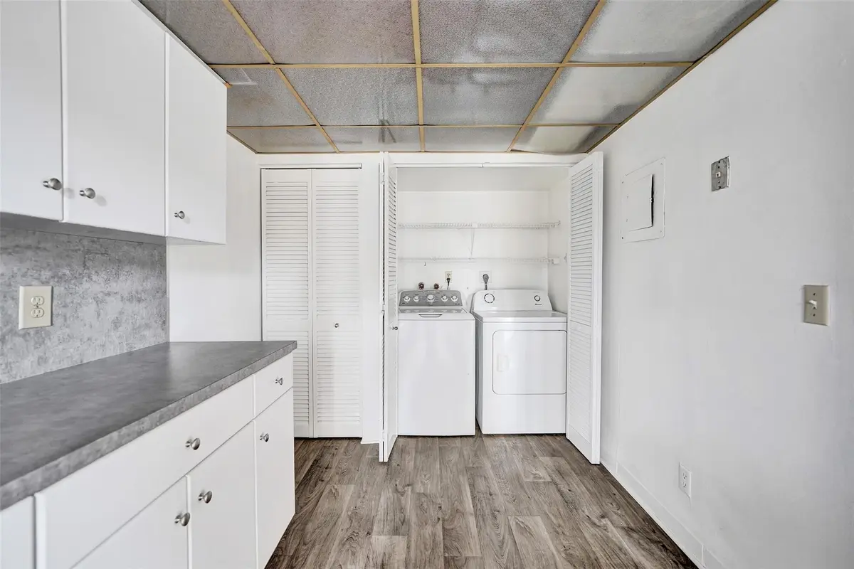 Photo 8 at 750 E Coco Plum Circle 2, Plantation