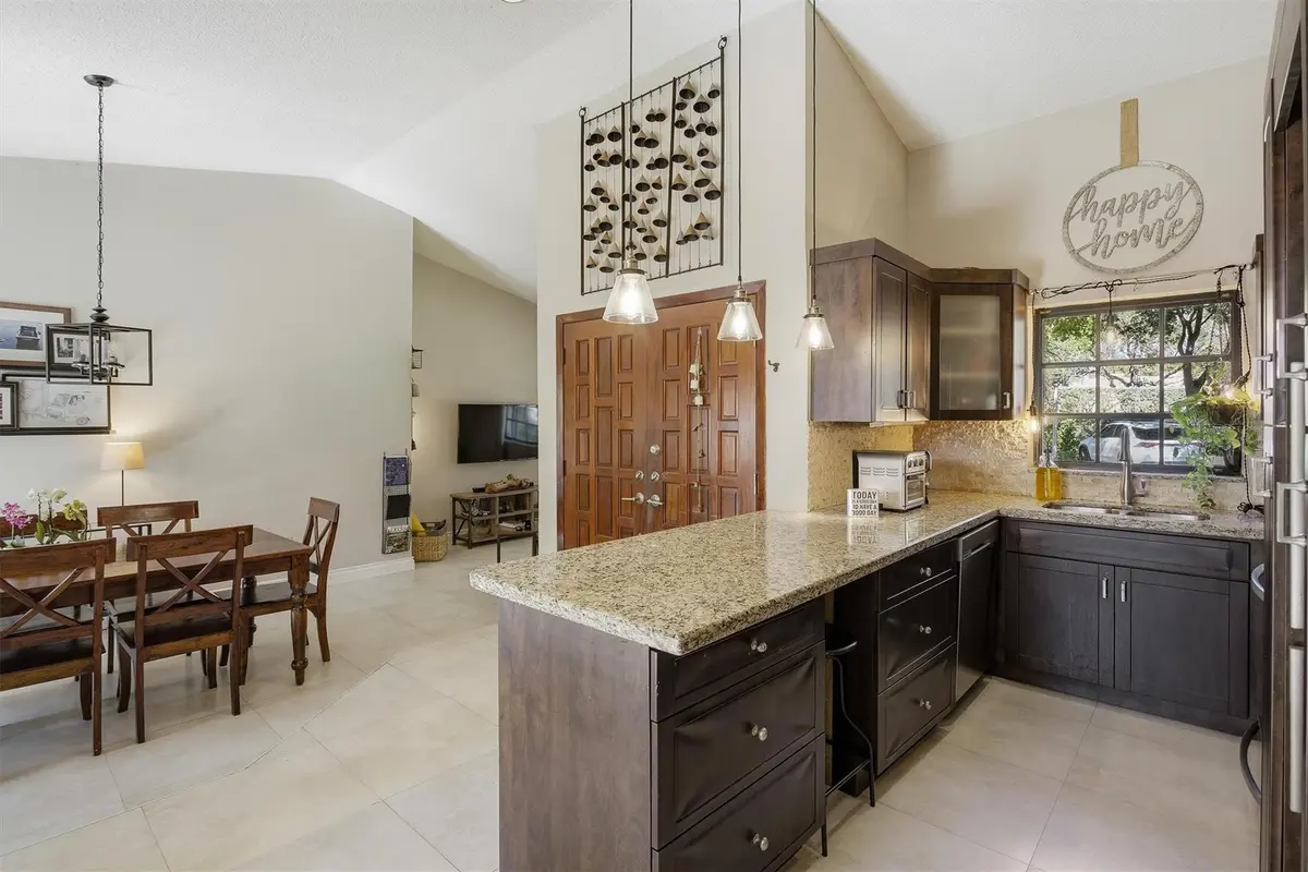Photo 7 at 430 Sarto Avenue, Coral Gables