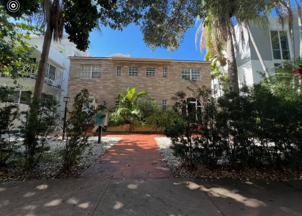 Photo 3 at 828 Pennsylvania Avenue, Miami Beach