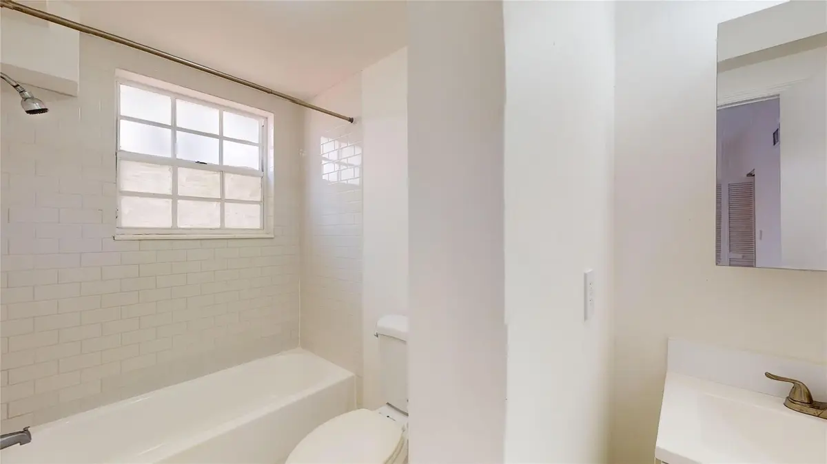 Photo 6 at 828 Pennsylvania Avenue, Miami Beach