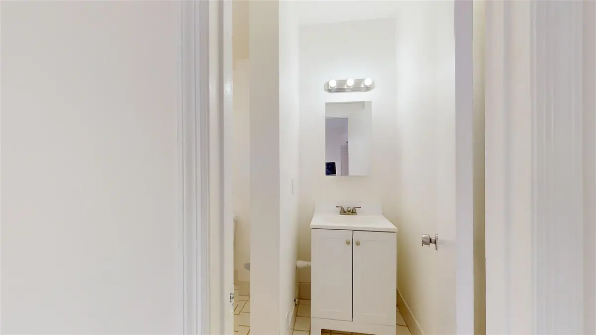 Photo 7 at 828 Pennsylvania Avenue, Miami Beach