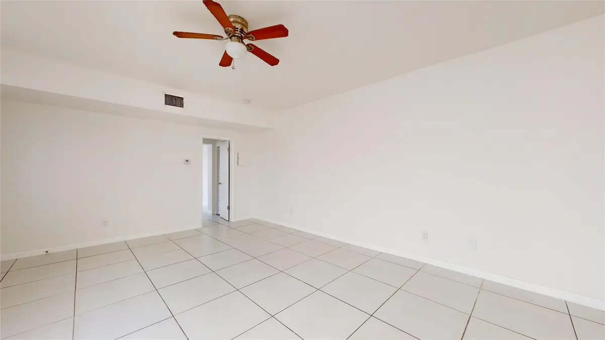 Photo 8 at 828 Pennsylvania Avenue, Miami Beach